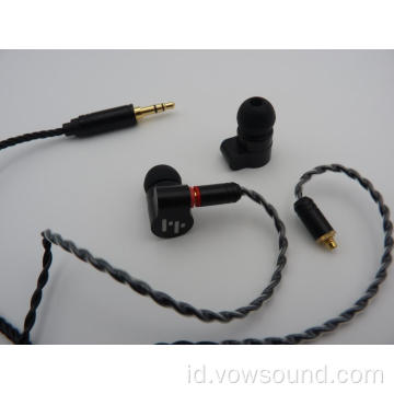 Amature Seimbang Hibrida dengan Earphone In-Ear Dinamis